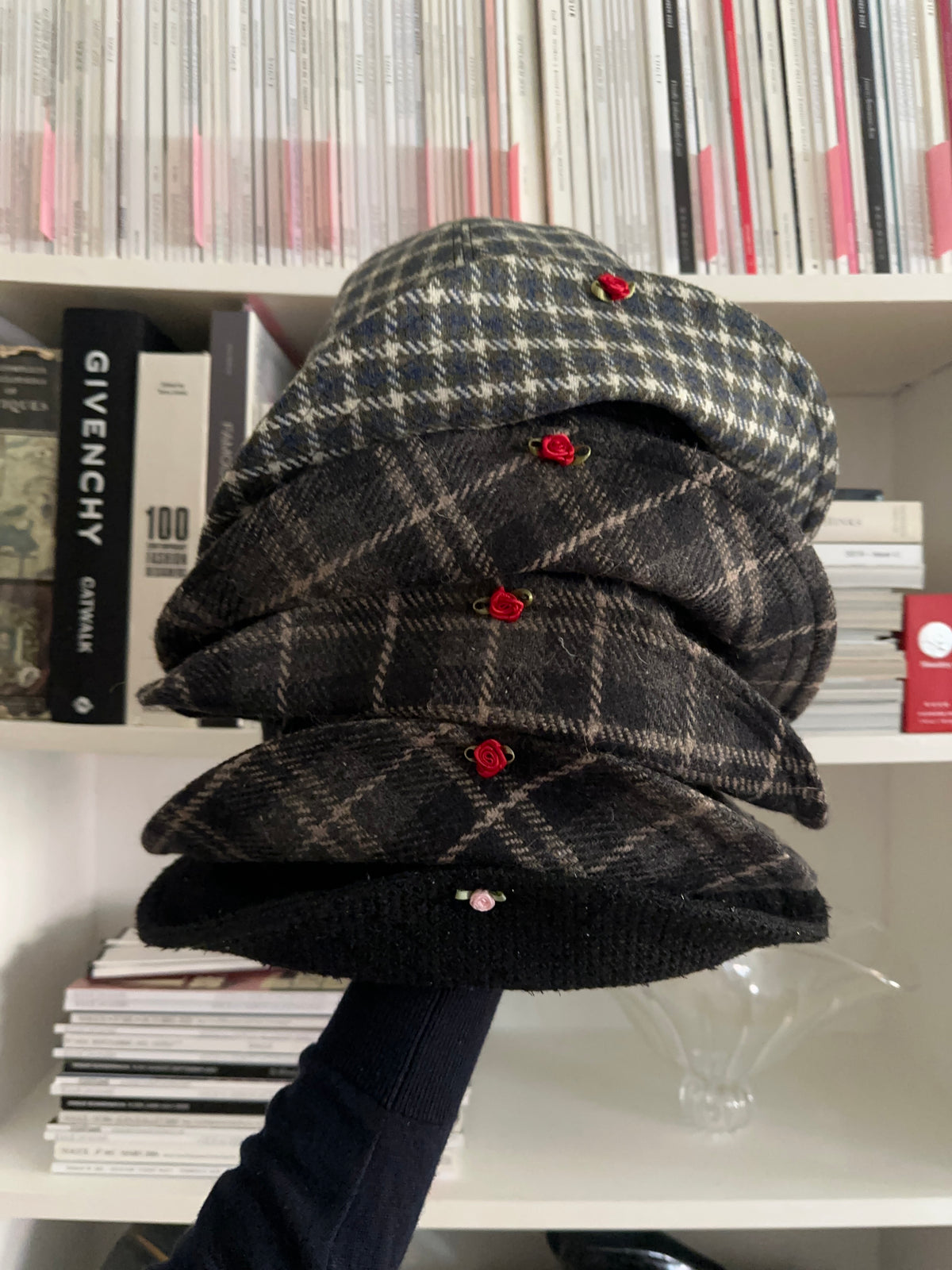 The Bella hat; Showbizzz!