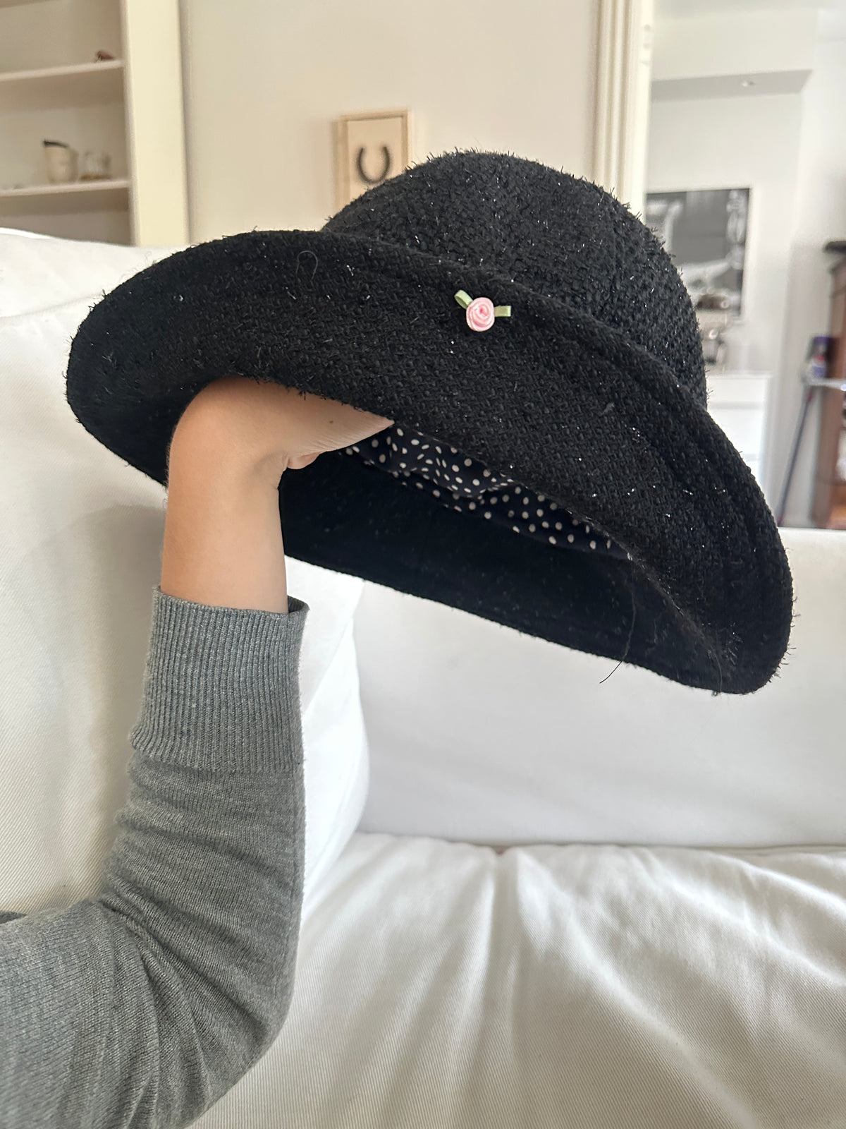 The Bella hat; Showbizzz!