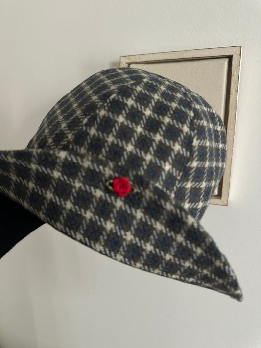 The Bella hat: A trip to the garden.